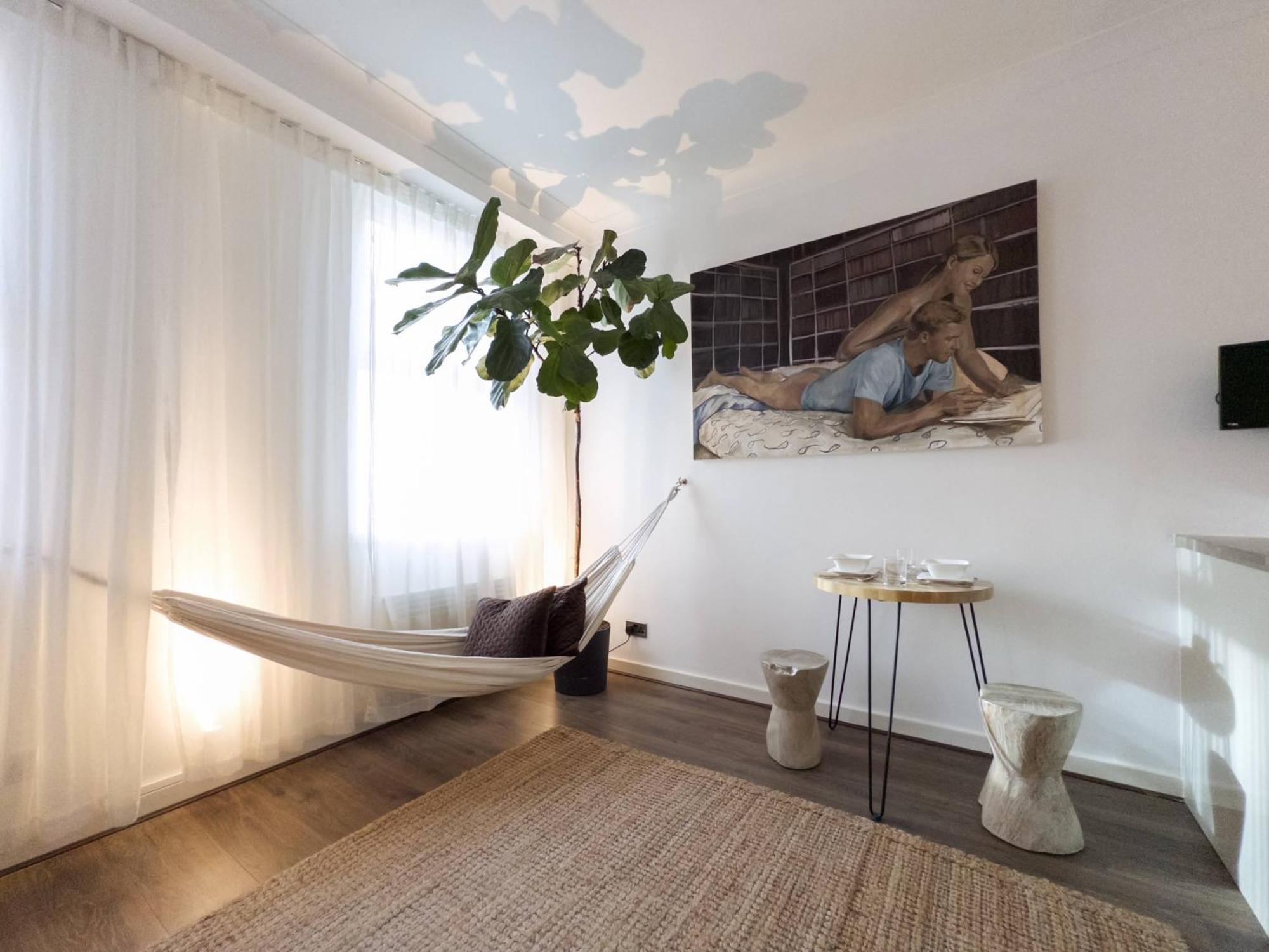 Appartamento Tranquil Oasis W 100inch Cinema & Hammock, By The Design Traveller