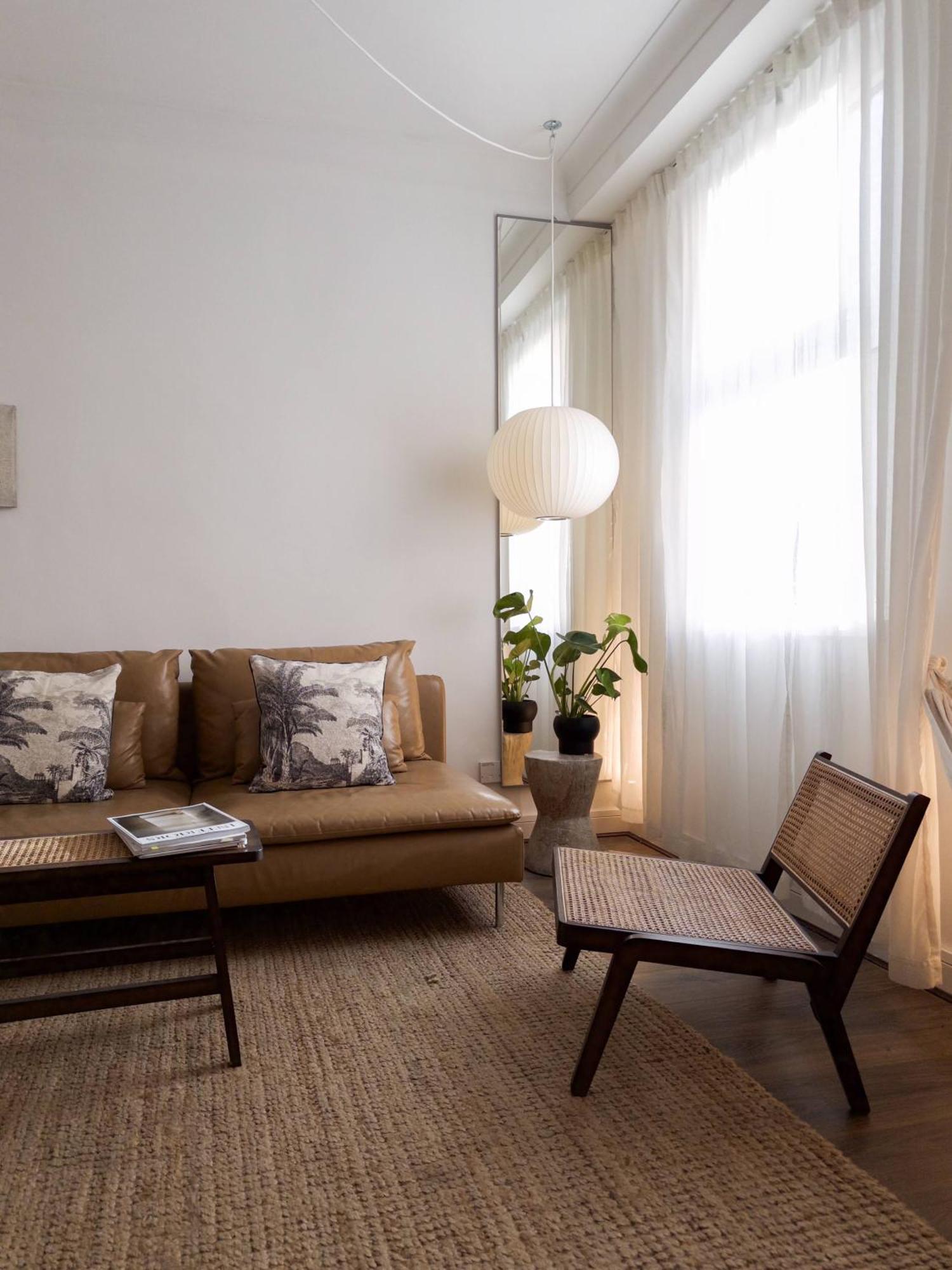 Appartamento Tranquil Oasis W 100inch Cinema & Hammock, By The Design Traveller Londra