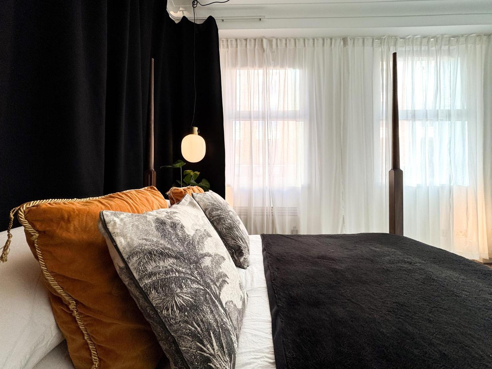Tranquil Oasis W 100inch Cinema & Hammock, By The Design Traveller Appartamento *