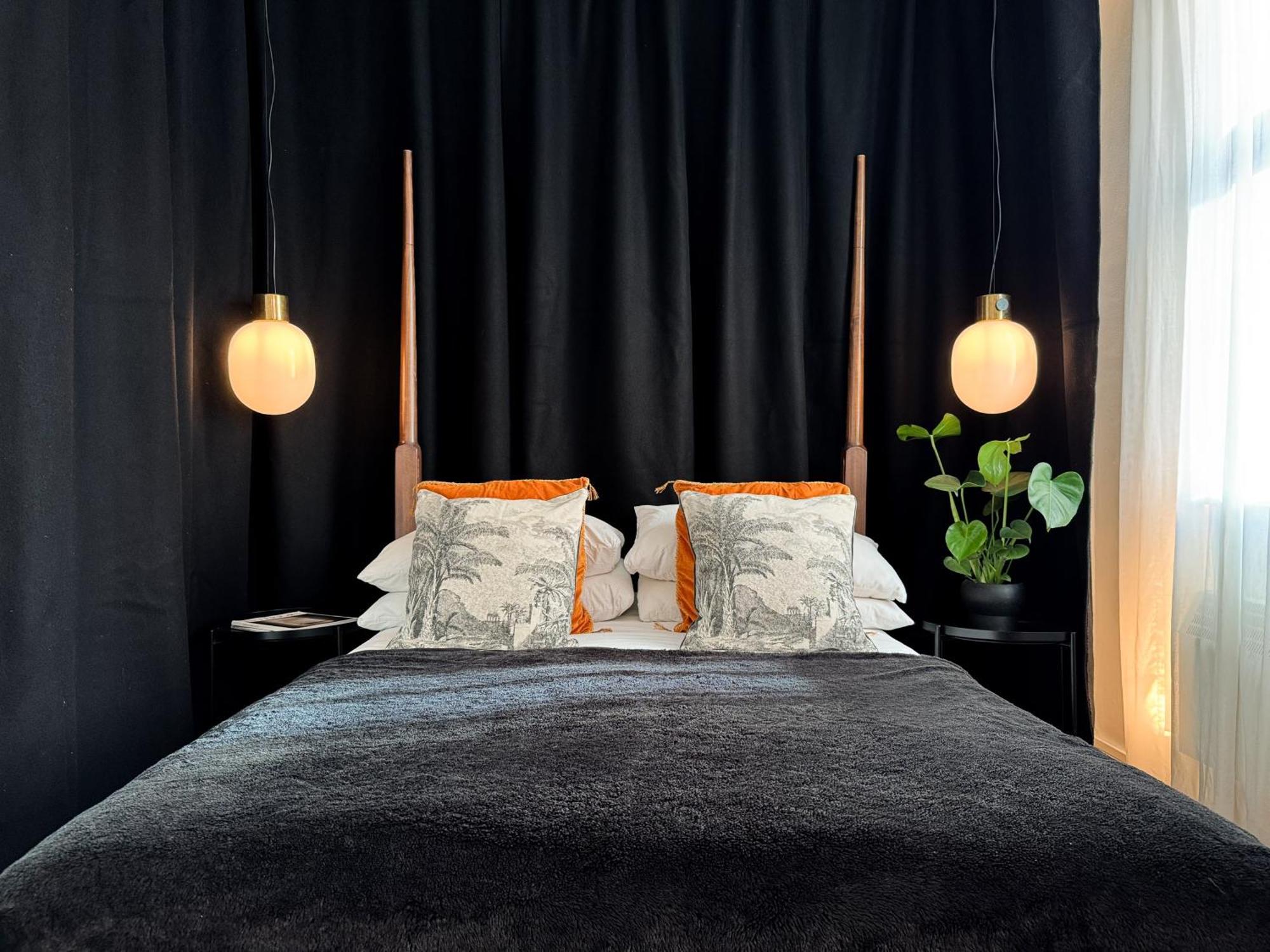 Appartamento Tranquil Oasis W 100inch Cinema & Hammock, By The Design Traveller *